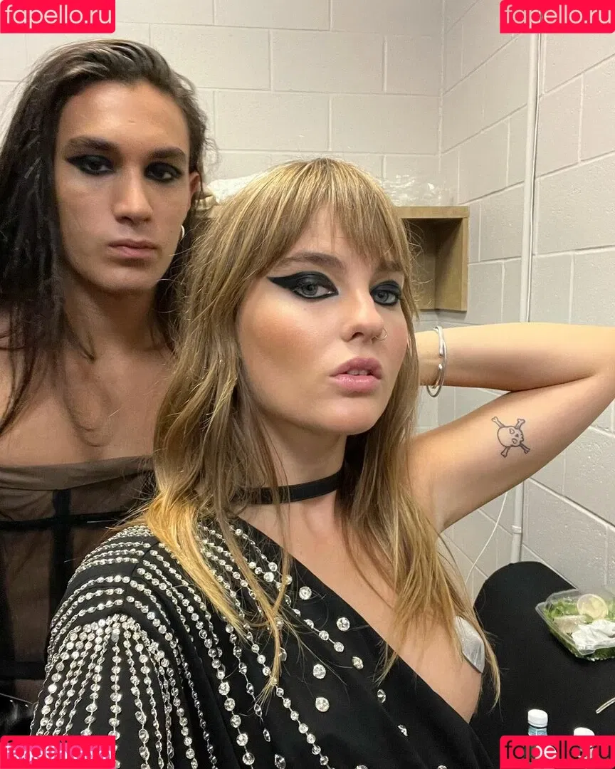 Victoria De Angelis Onlyfans Photo Gallery 