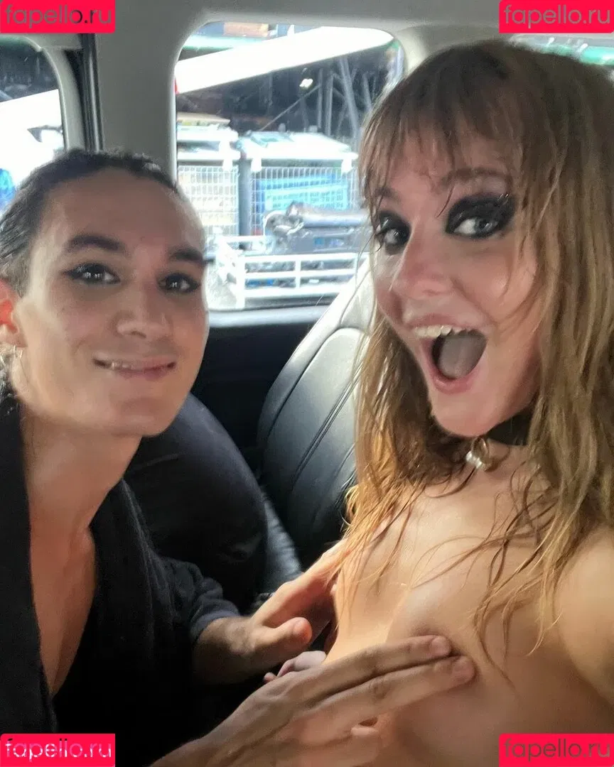 Victoria De Angelis Onlyfans Photo Gallery 