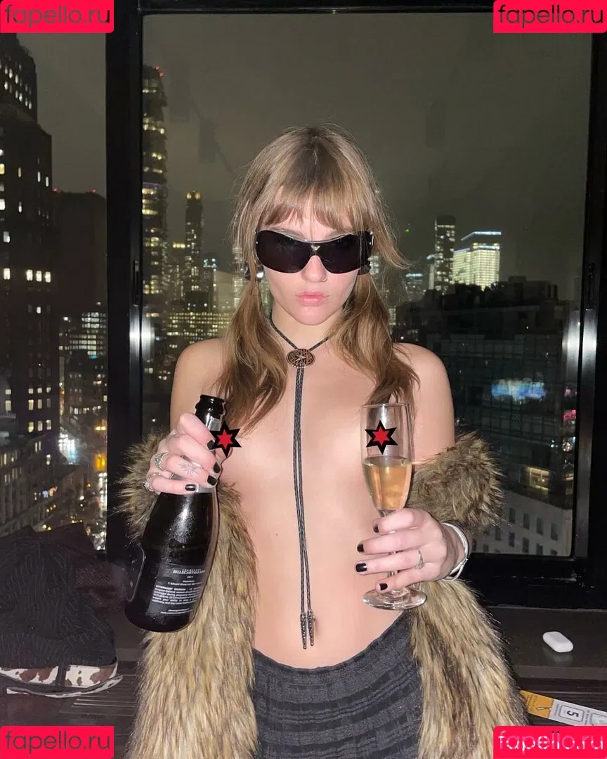 Victoria De Angelis Onlyfans Photo Gallery 
