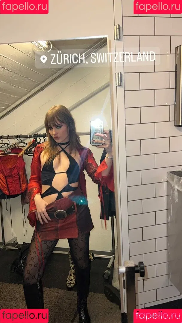Victoria De Angelis Onlyfans Photo Gallery 