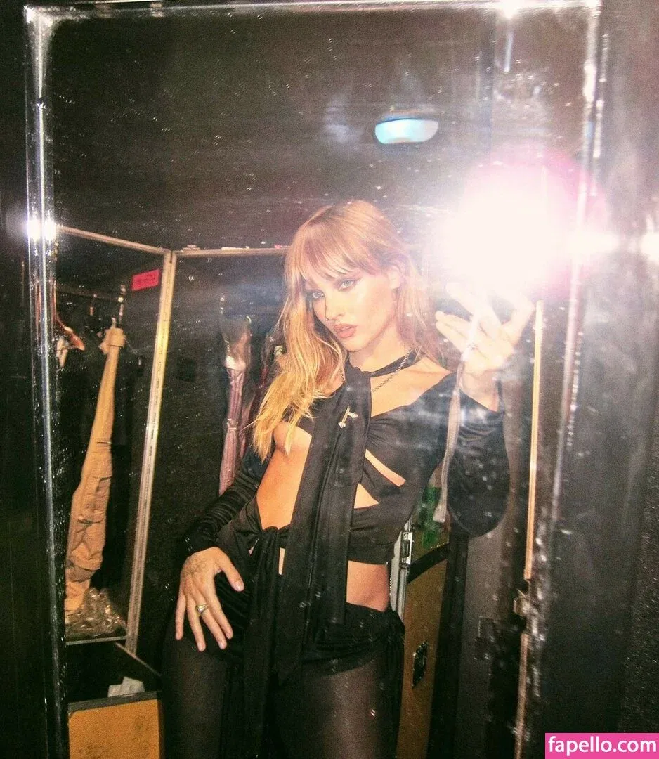 Victoria De Angelis Onlyfans Photo Gallery 