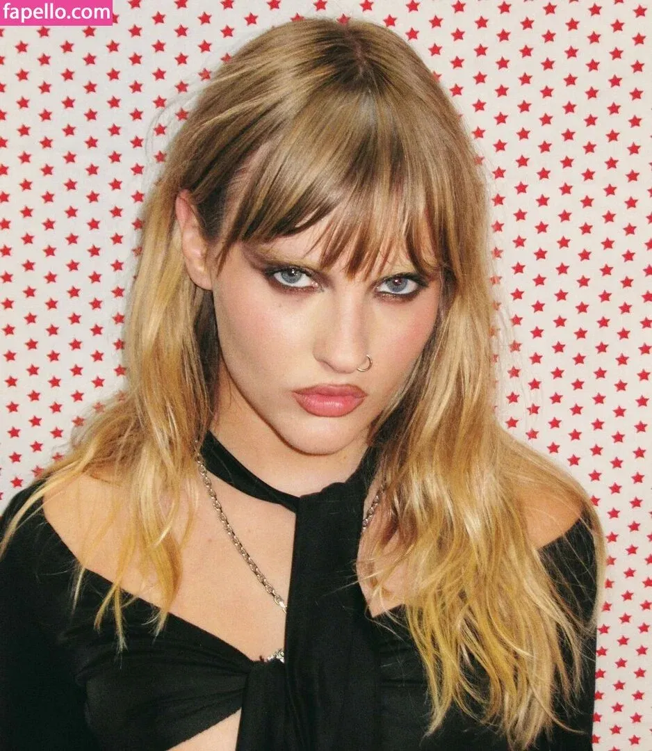 Victoria De Angelis Onlyfans Photo Gallery 