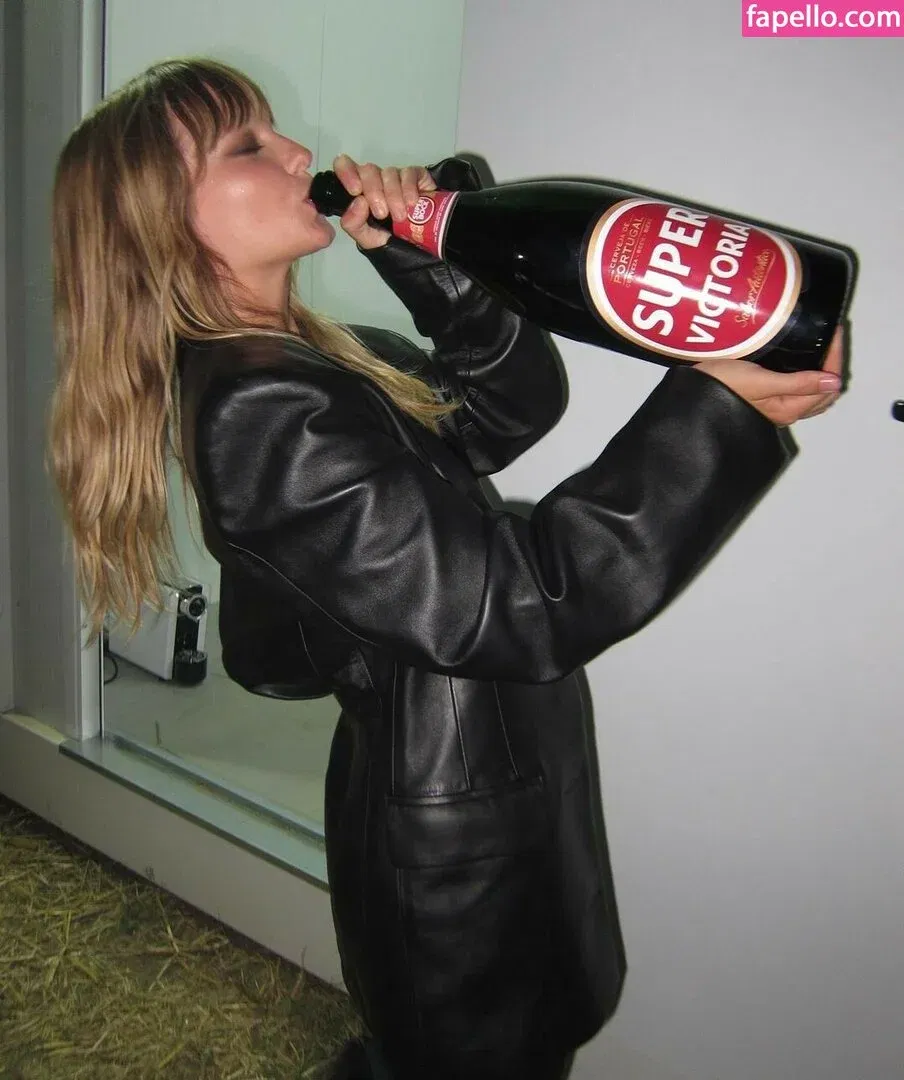 Victoria De Angelis Onlyfans Photo Gallery 