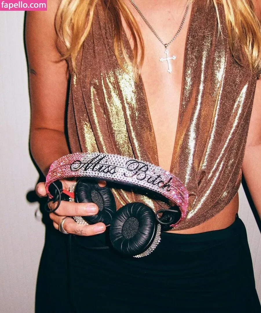 Victoria De Angelis Onlyfans Photo Gallery 