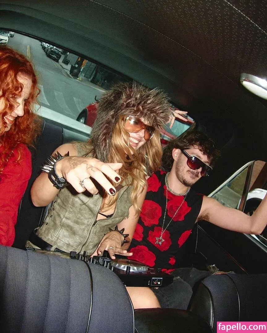 Victoria De Angelis Onlyfans Photo Gallery 