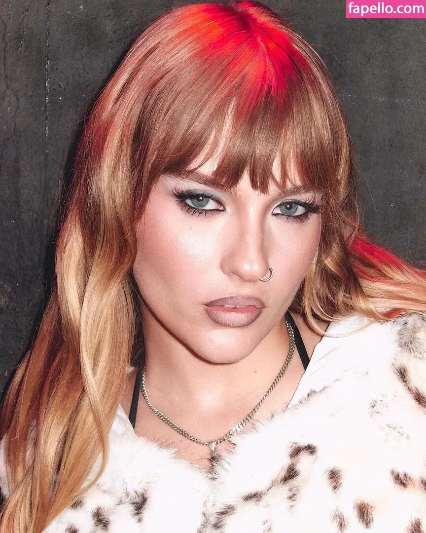 Victoria De Angelis Onlyfans Photo Gallery 