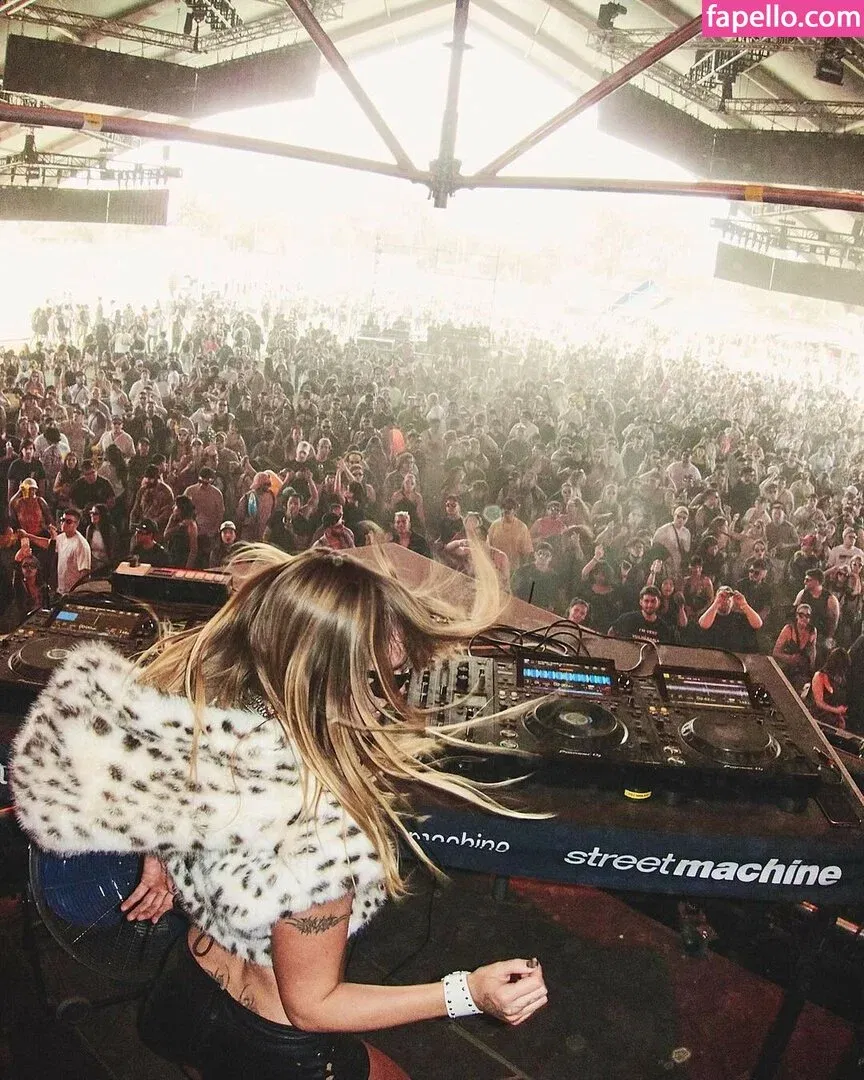 Victoria De Angelis Onlyfans Photo Gallery 