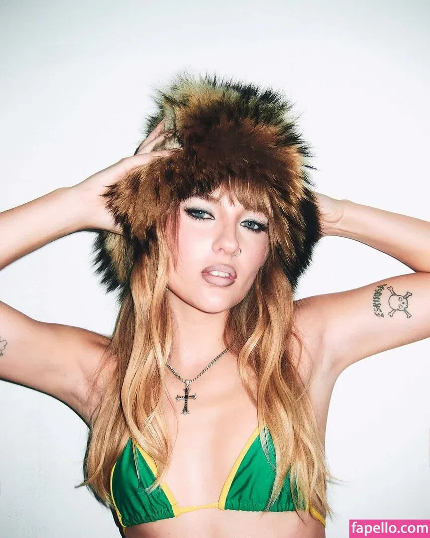 Victoria De Angelis Onlyfans Photo Gallery 