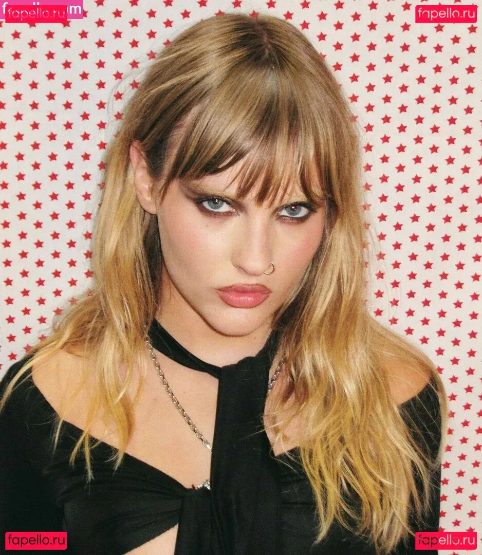 Victoria De Angelis Onlyfans Photo Gallery 