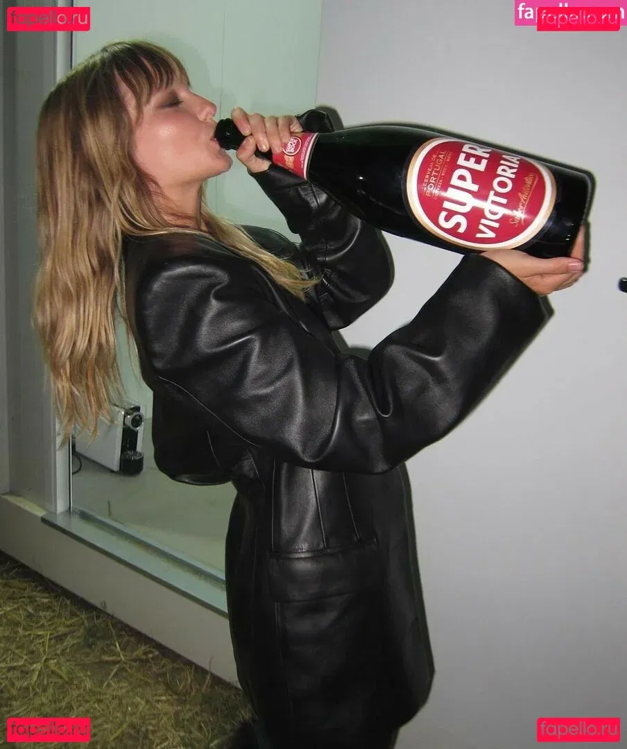 Victoria De Angelis Onlyfans Photo Gallery 