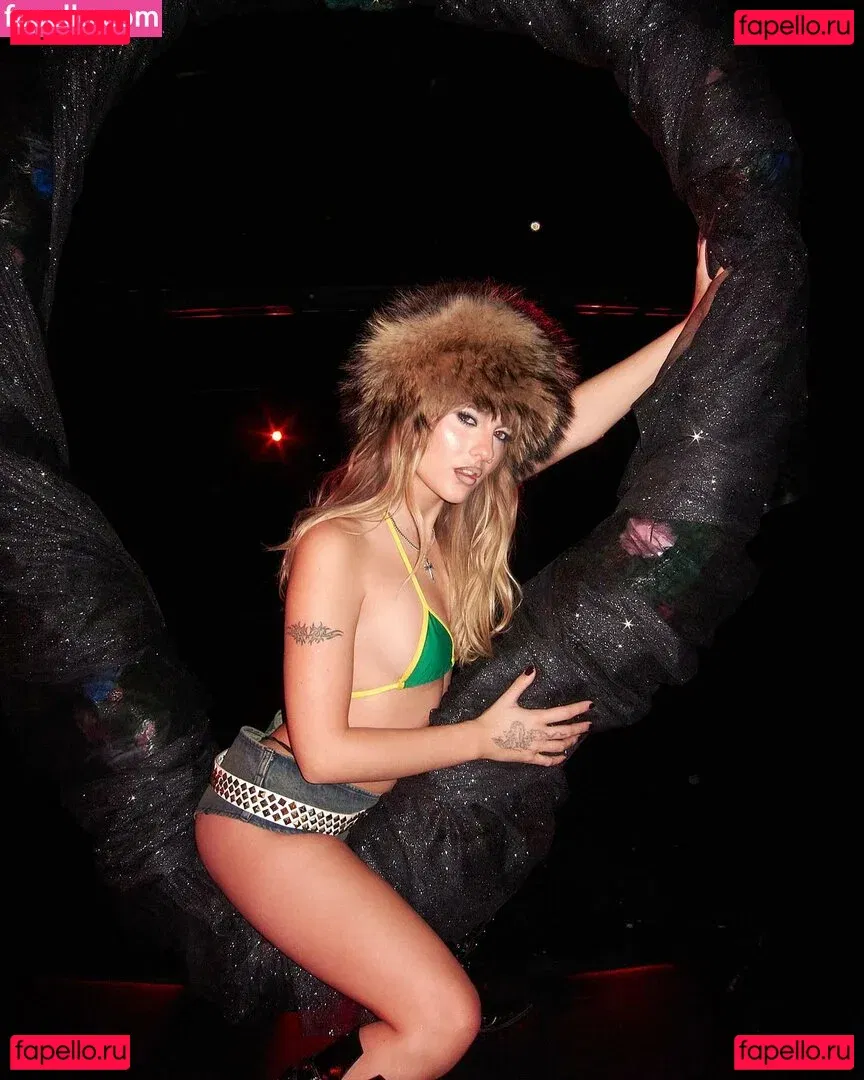 Victoria De Angelis Onlyfans Photo Gallery 