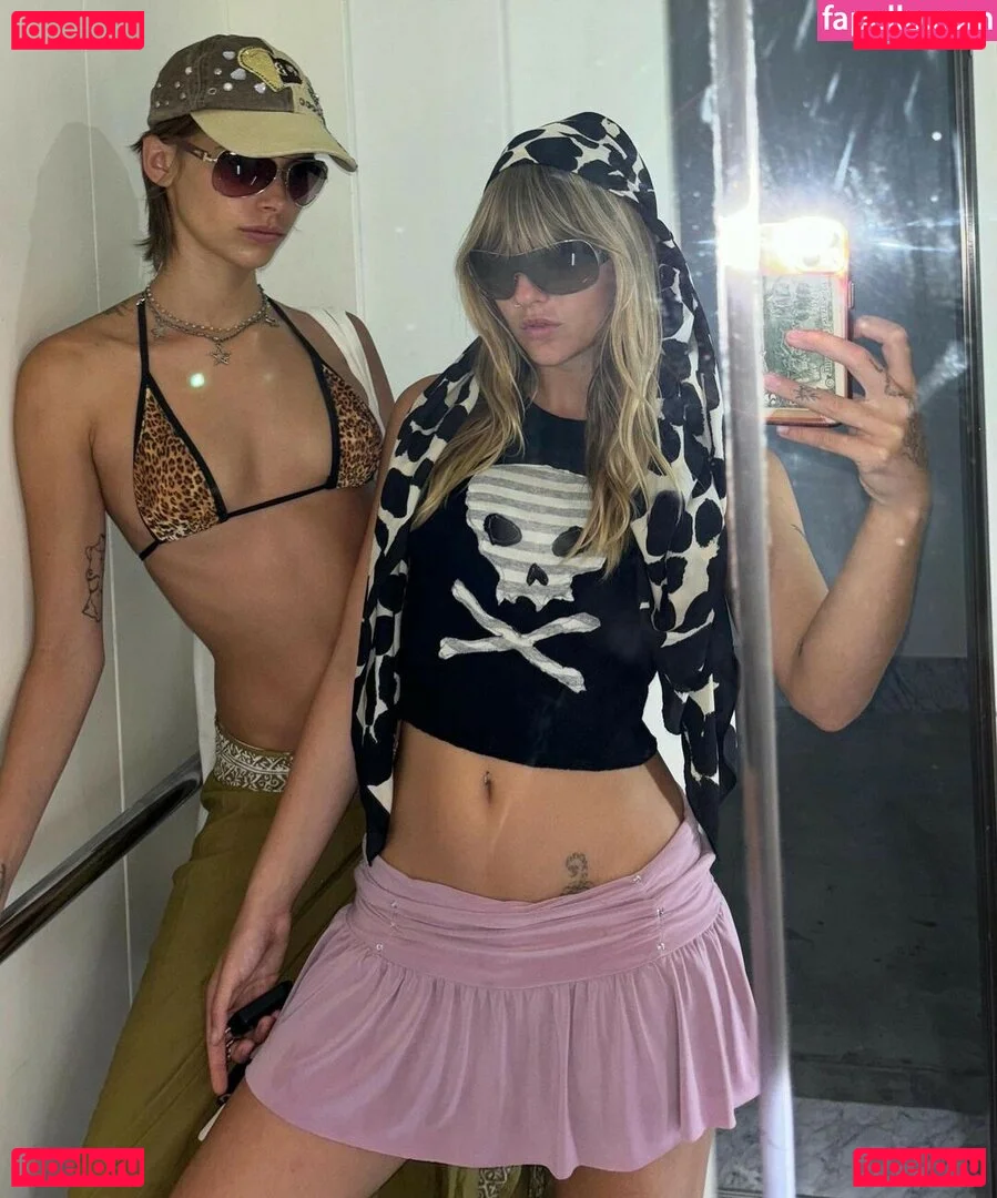 Victoria De Angelis Onlyfans Photo Gallery 