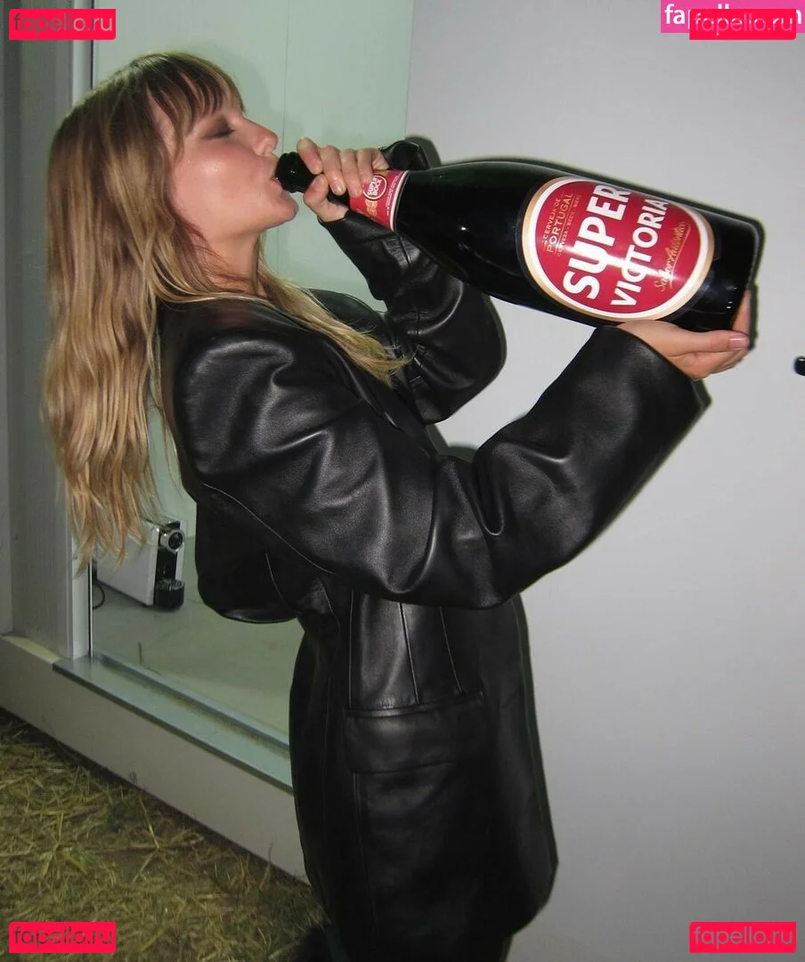 Victoria De Angelis Onlyfans Photo Gallery 