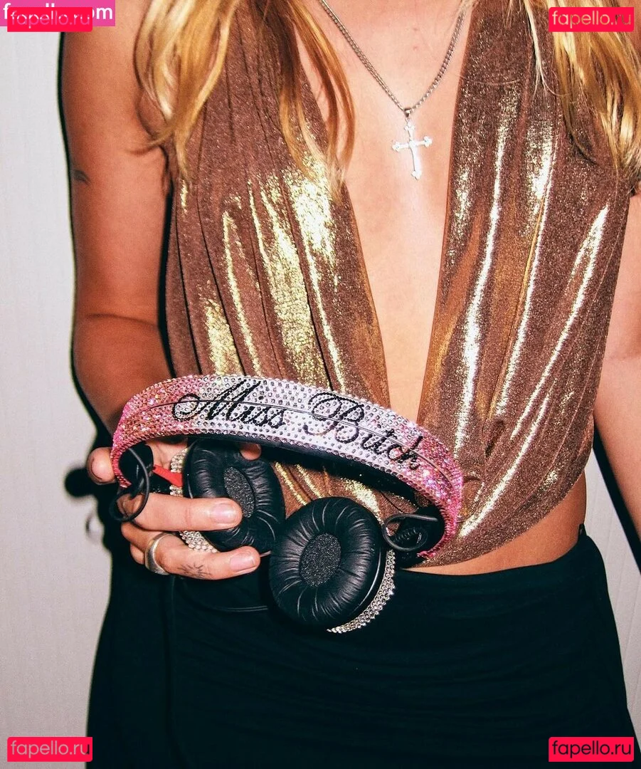 Victoria De Angelis Onlyfans Photo Gallery 