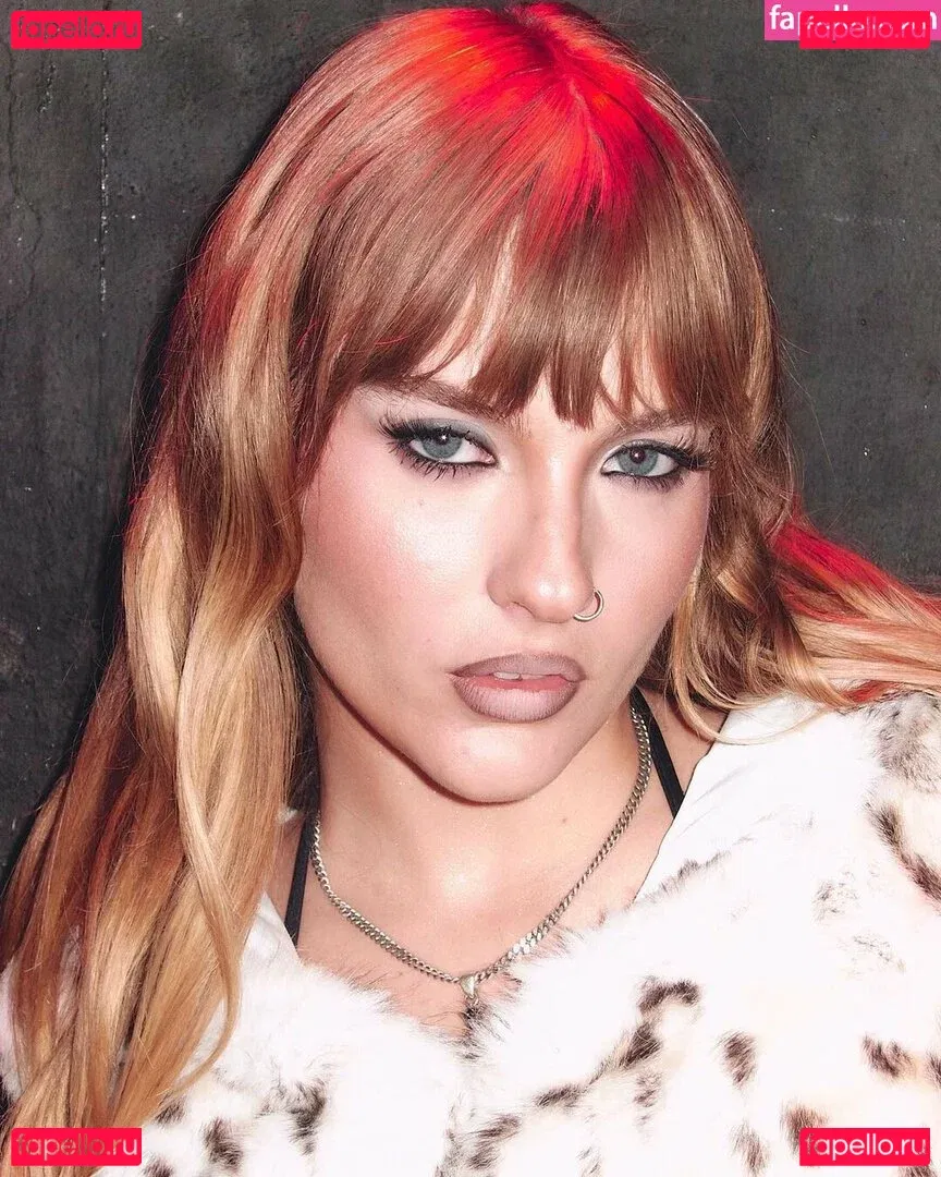 Victoria De Angelis Onlyfans Photo Gallery 