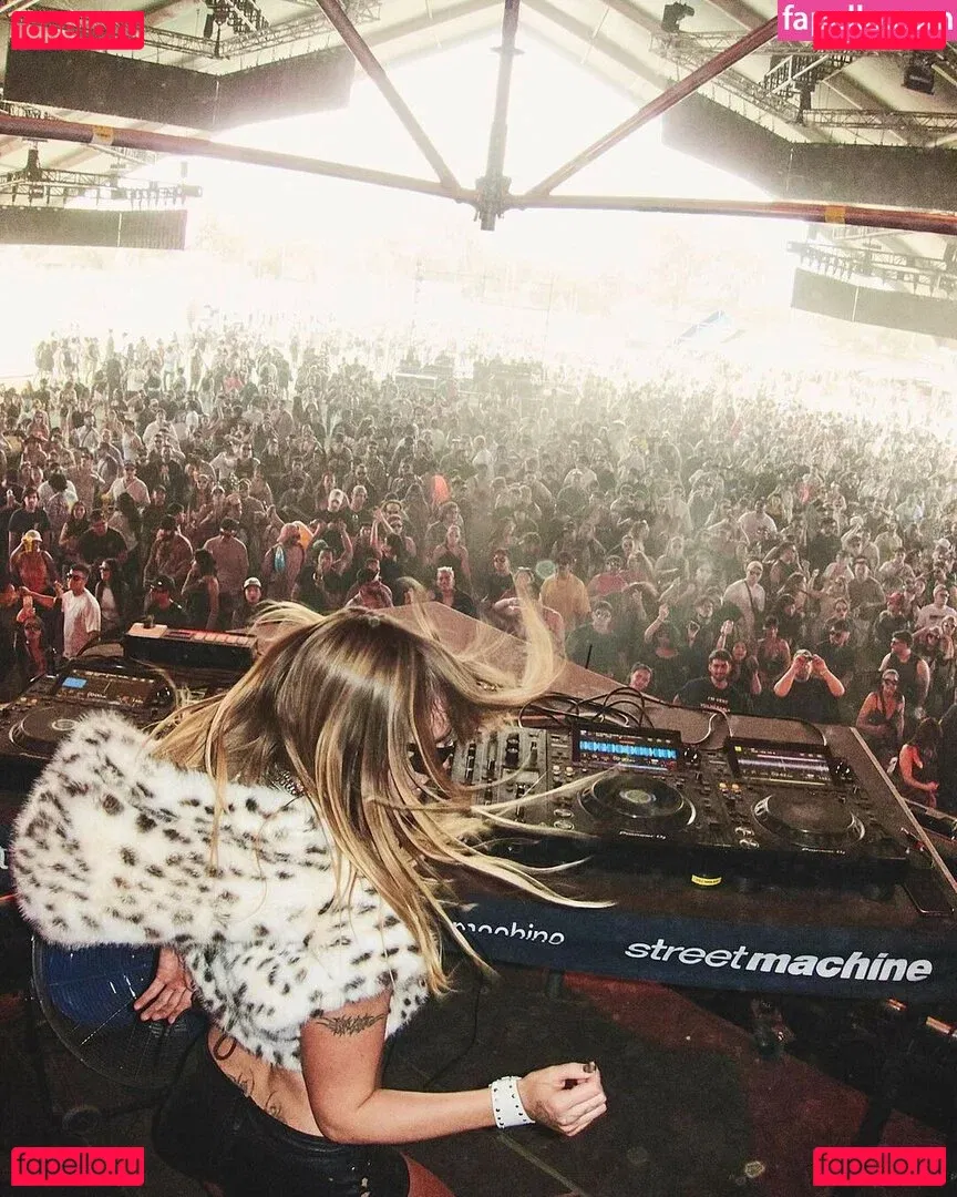 Victoria De Angelis Onlyfans Photo Gallery 