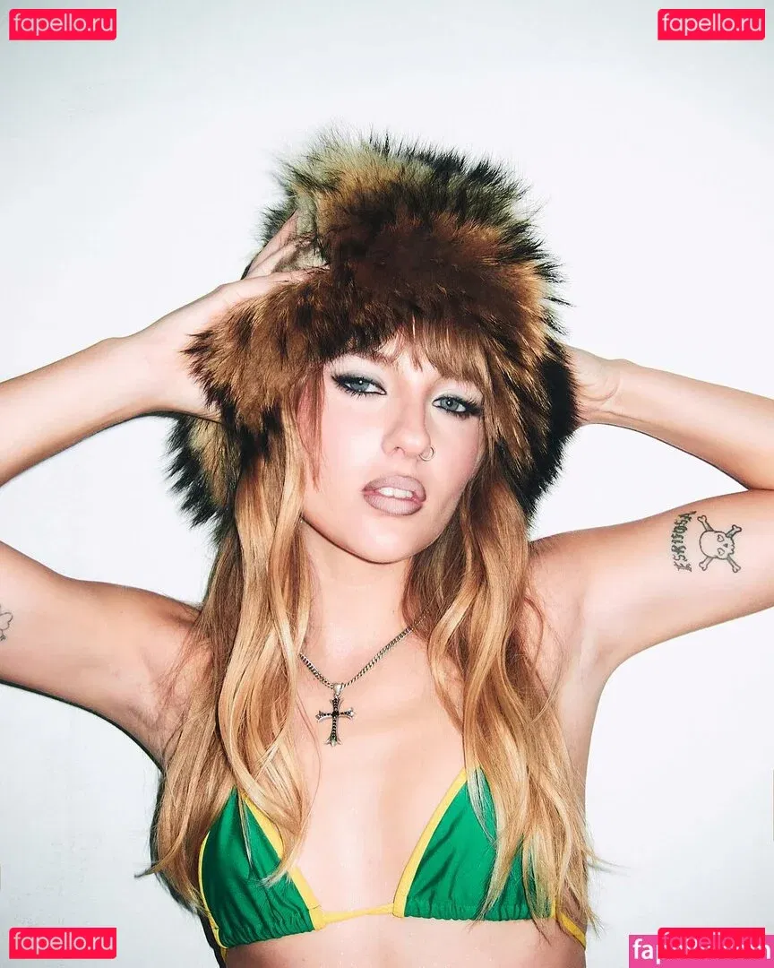 Victoria De Angelis Onlyfans Photo Gallery 