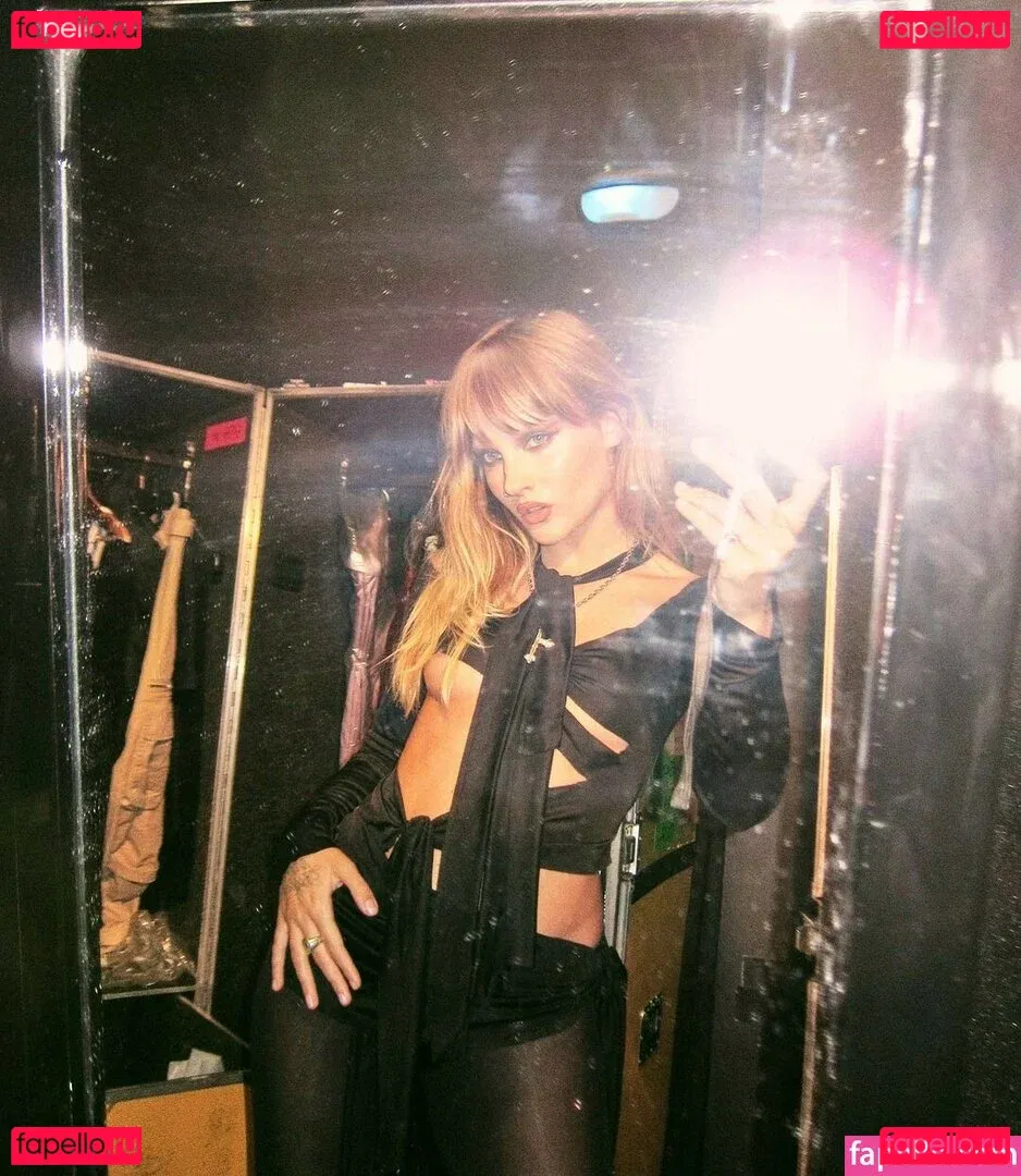 Victoria De Angelis Onlyfans Photo Gallery 