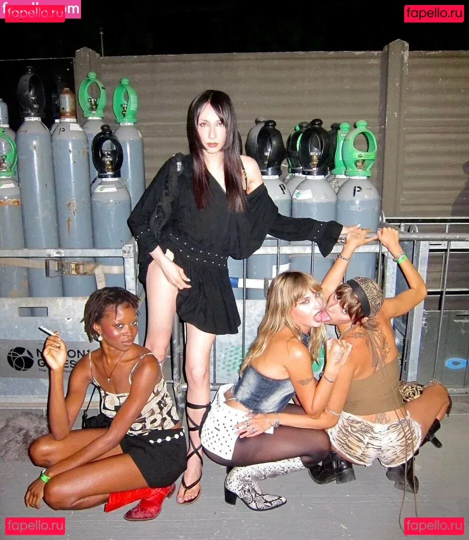 Victoria De Angelis Onlyfans Photo Gallery 