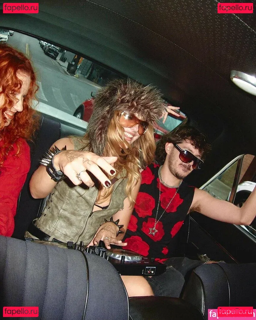 Victoria De Angelis Onlyfans Photo Gallery 