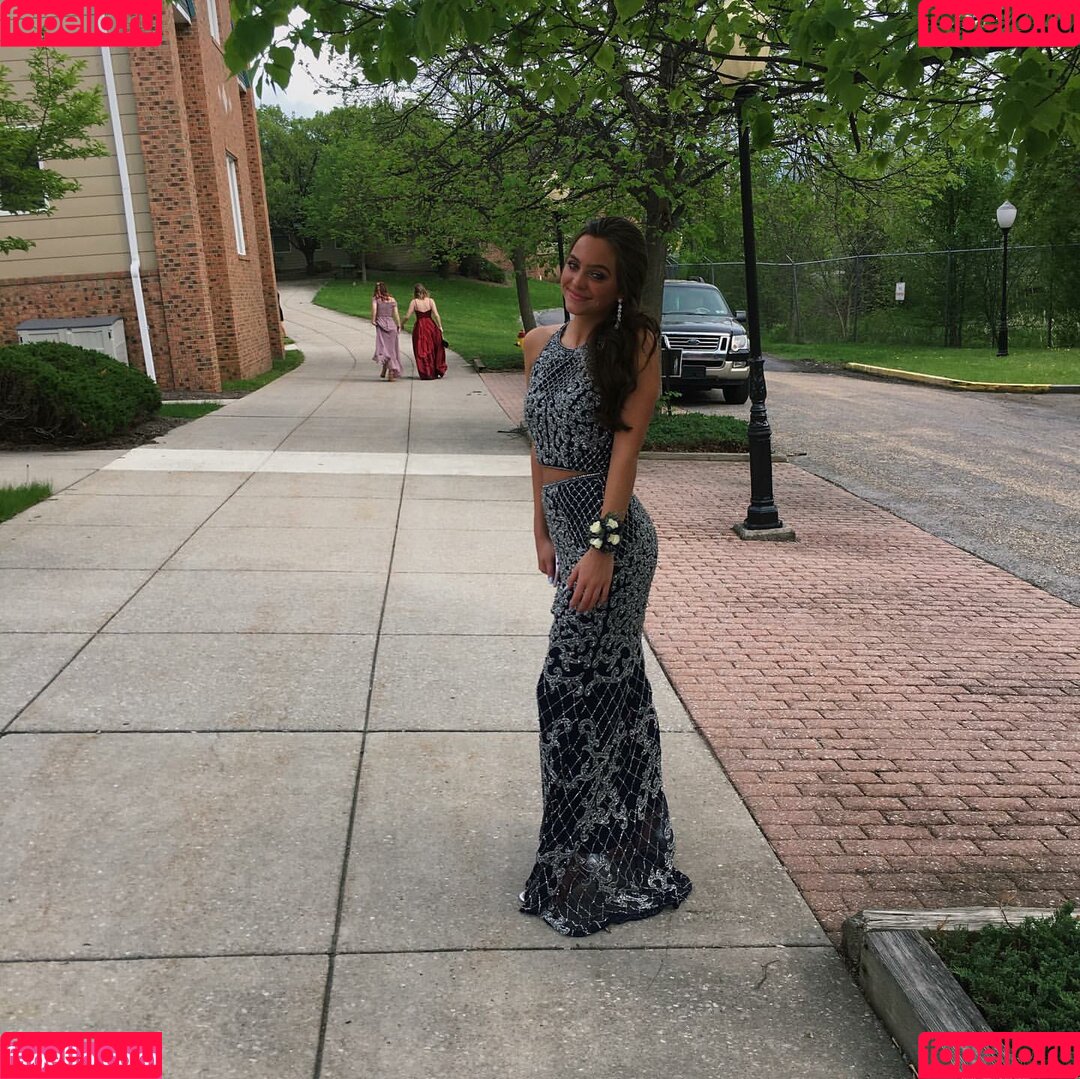 Emmie Garver Onlyfans Photo Gallery 