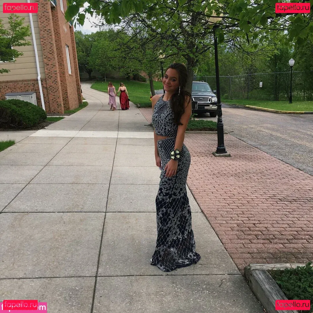 Emmie Garver Onlyfans Photo Gallery 