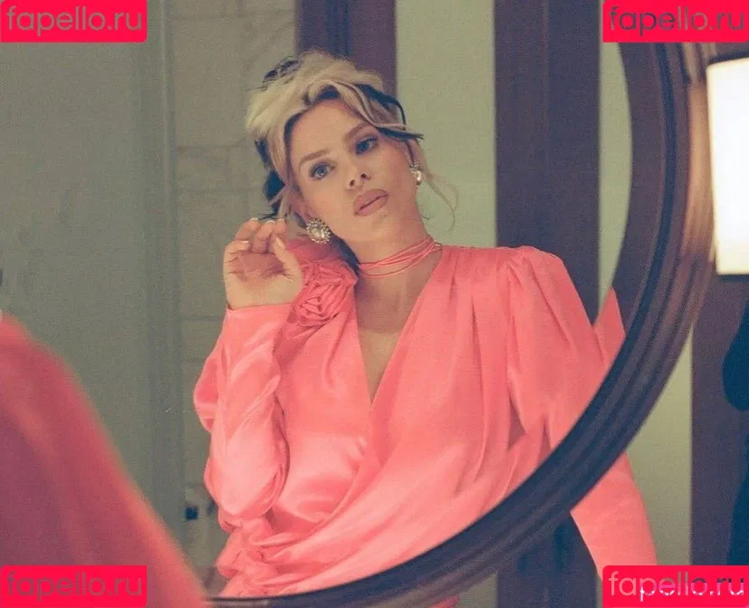 Billie Piper Onlyfans Photo Gallery 