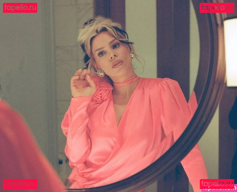 Billie Piper Onlyfans Photo Gallery 