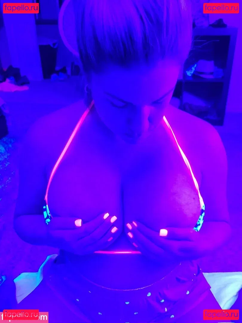 Hotnursefla Onlyfans Photo Gallery 