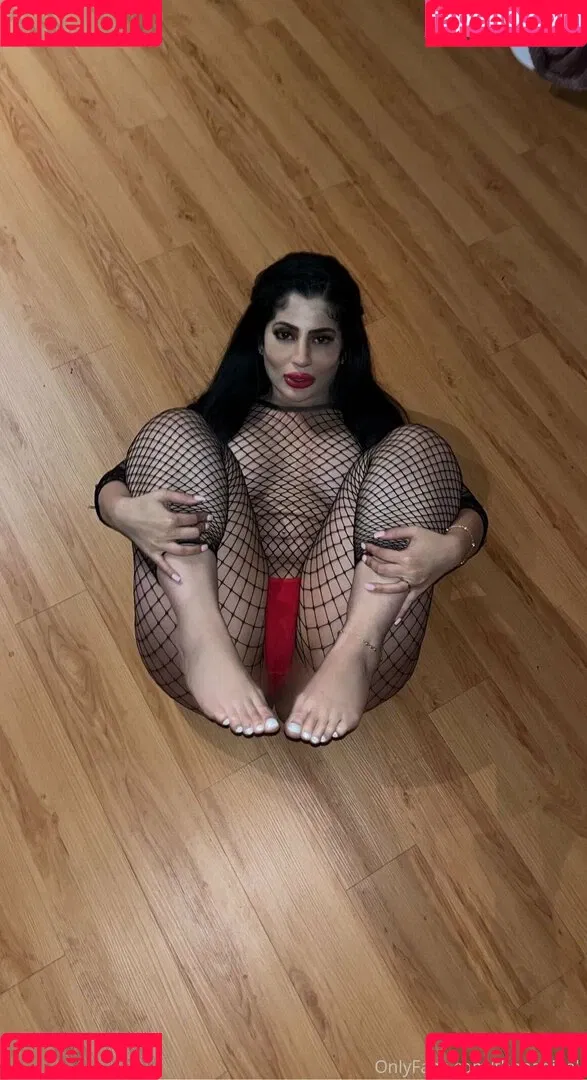 shebetripn Onlyfans Photo Gallery 