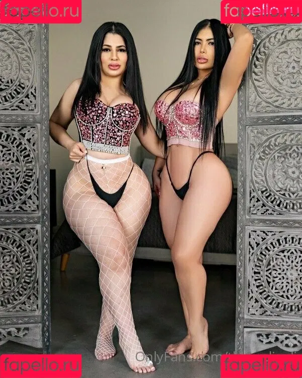 shebetripn Onlyfans Photo Gallery 