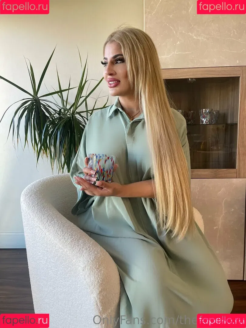 shebetripn Onlyfans Photo Gallery 