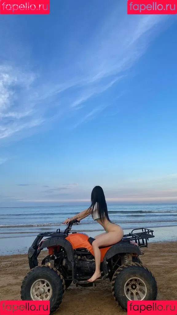 QianniuTT Onlyfans Photo Gallery 