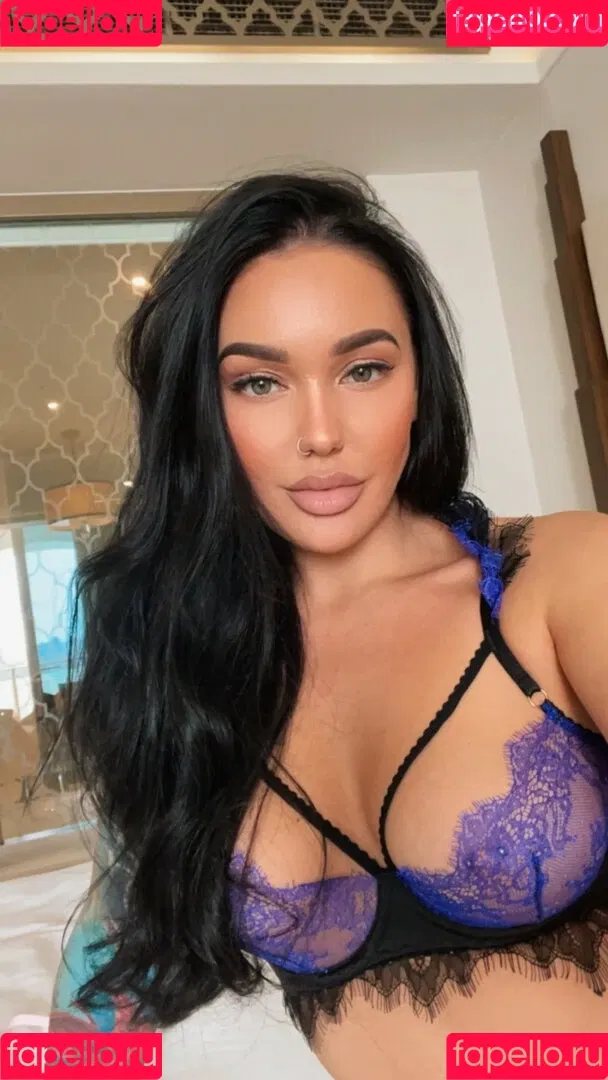 holylovesmolly Onlyfans Photo Gallery 