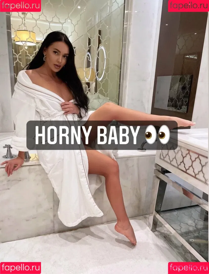 holylovesmolly Onlyfans Photo Gallery 