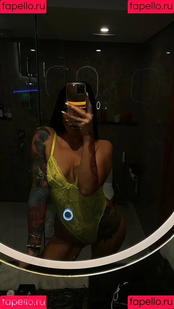 holylovesmolly Onlyfans Photo Gallery 