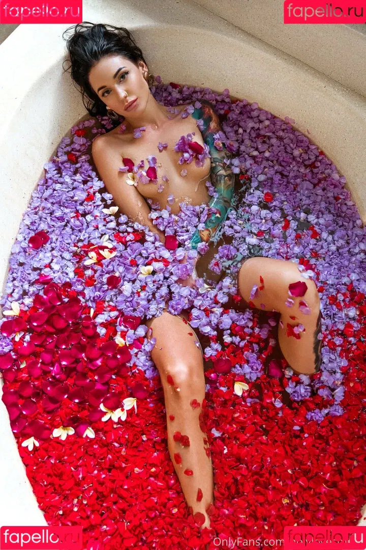 holylovesmolly Onlyfans Photo Gallery 