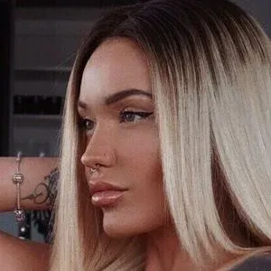 holylovesmolly Onlyfans Photo Gallery 