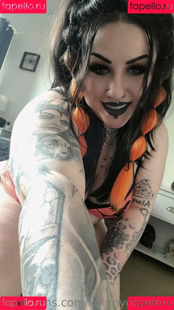 xohmygothfree Onlyfans Photo Gallery 