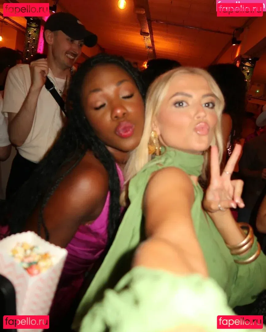 Lucy Fallon Onlyfans Photo Gallery 