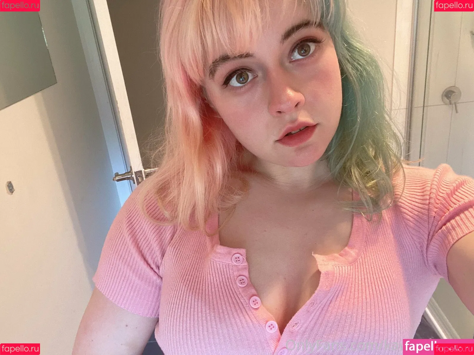 momocoloured Onlyfans Photo Gallery 