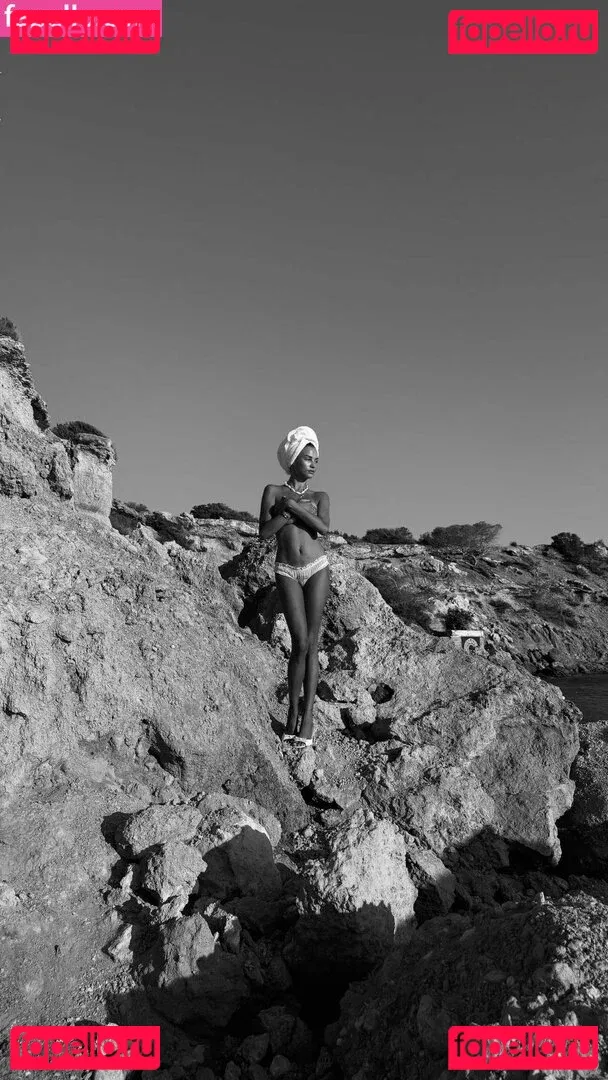 Rose Bertram Model Onlyfans Photo Gallery 