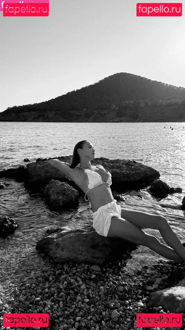 Rose Bertram Model Onlyfans Photo Gallery 