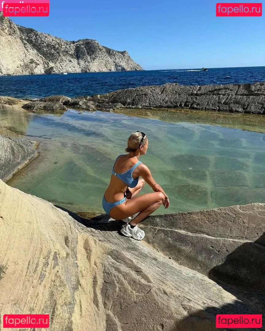 Rose Bertram Model Onlyfans Photo Gallery 