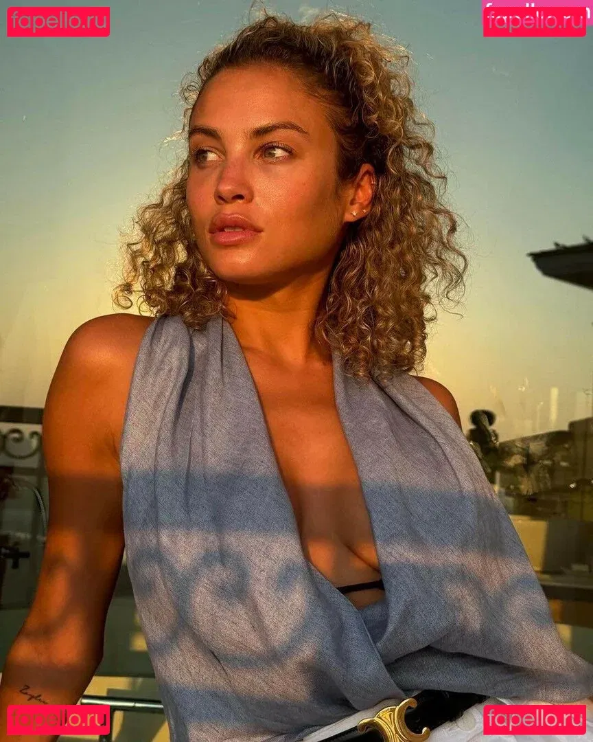 Rose Bertram Model Onlyfans Photo Gallery 