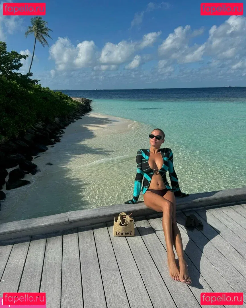 Rose Bertram Model Onlyfans Photo Gallery 