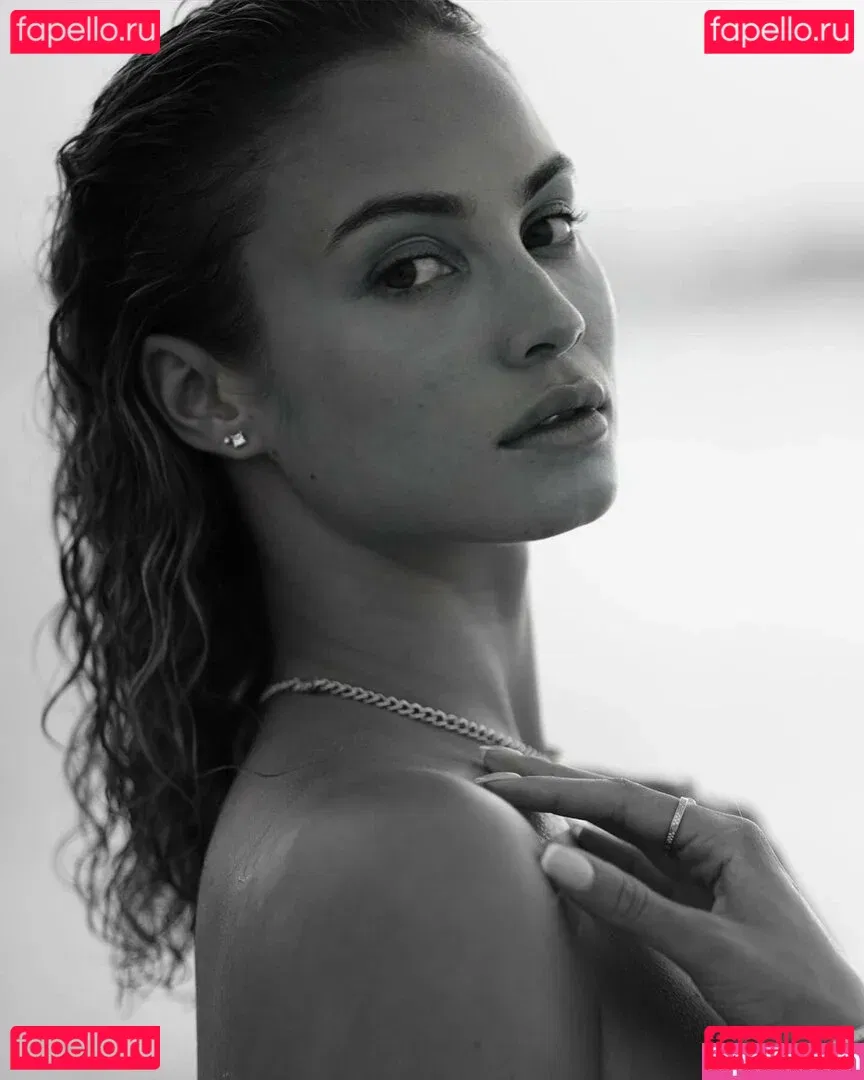 Rose Bertram Model Onlyfans Photo Gallery 