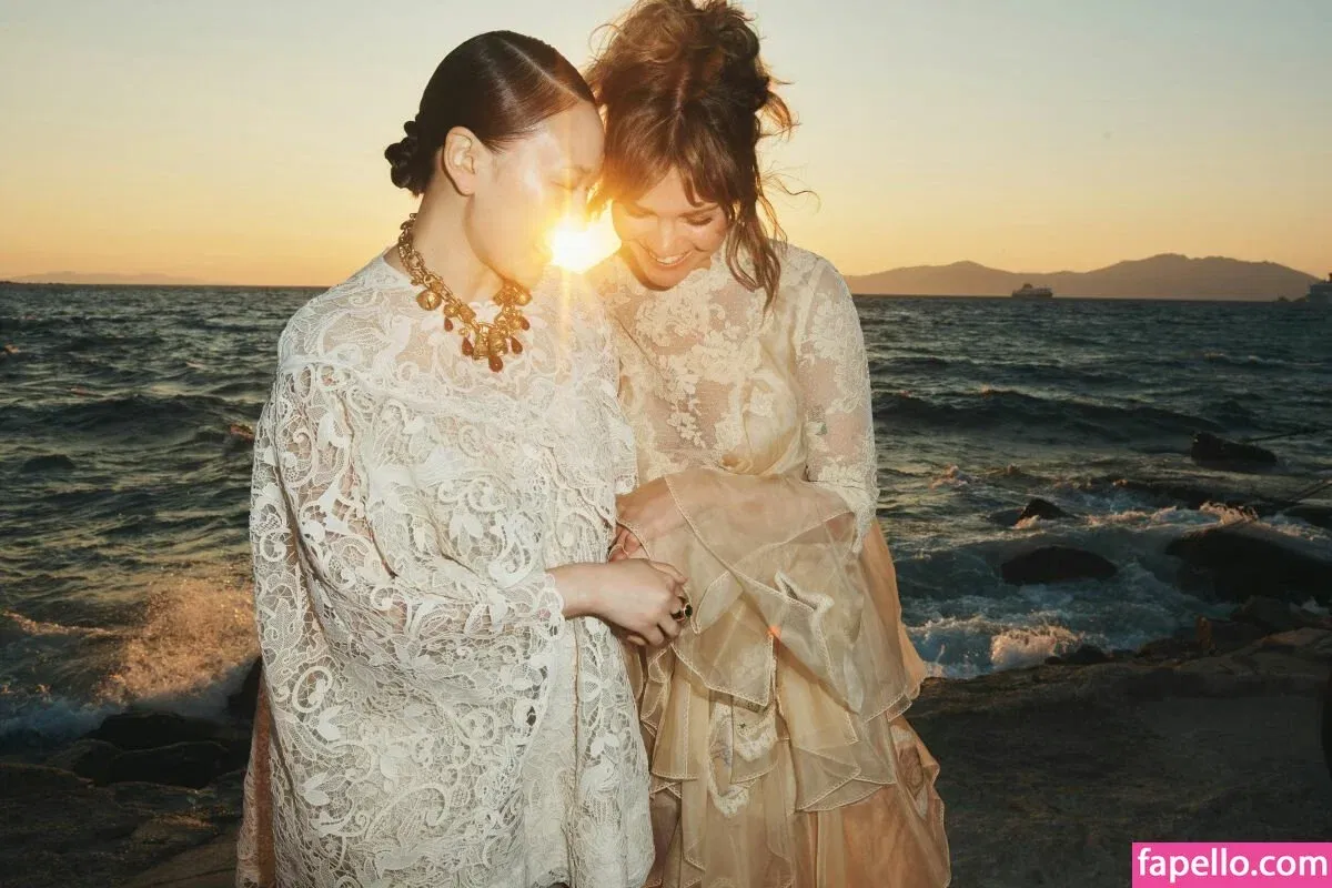 Maia Mitchell Onlyfans Photo Gallery 