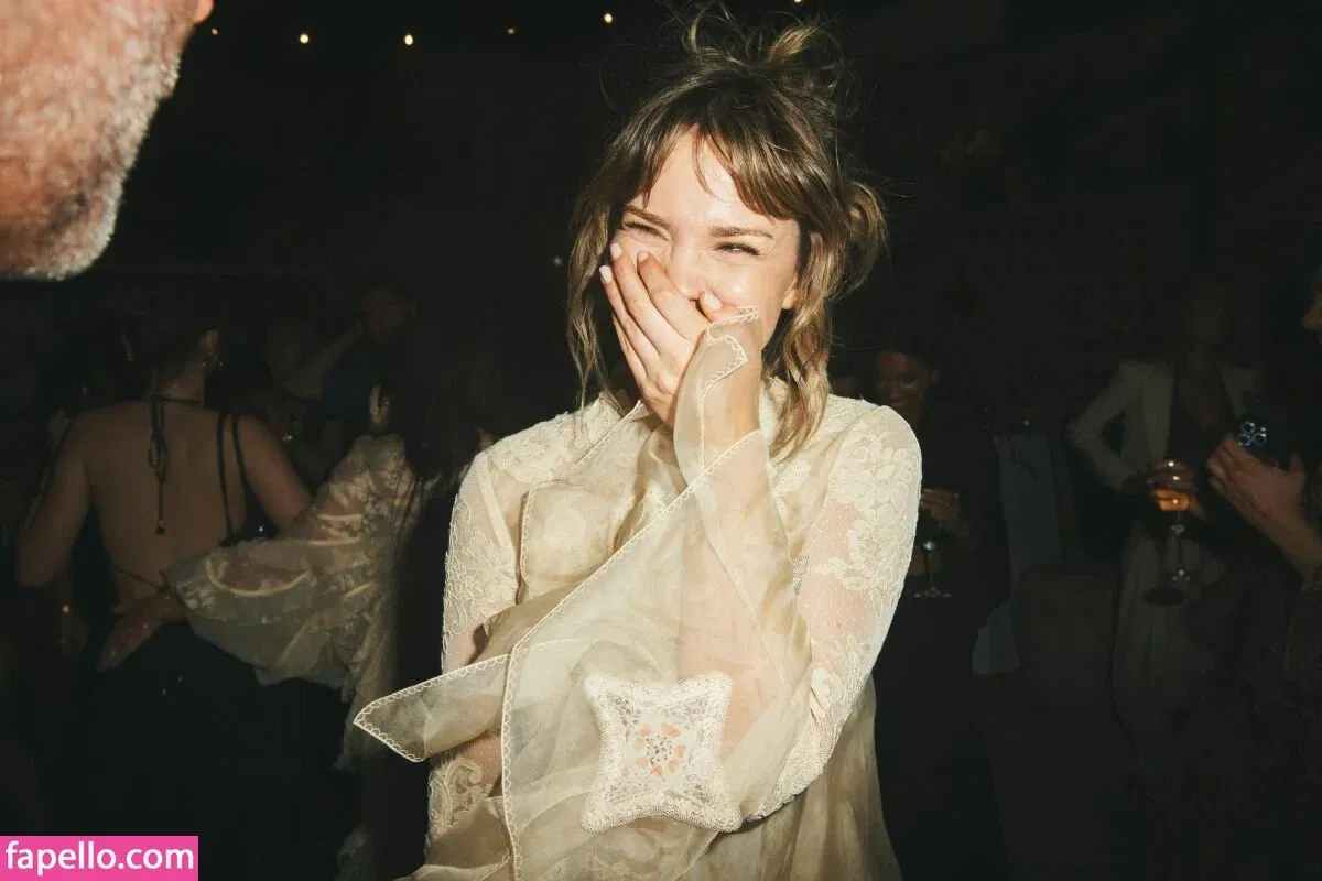 Maia Mitchell Onlyfans Photo Gallery 