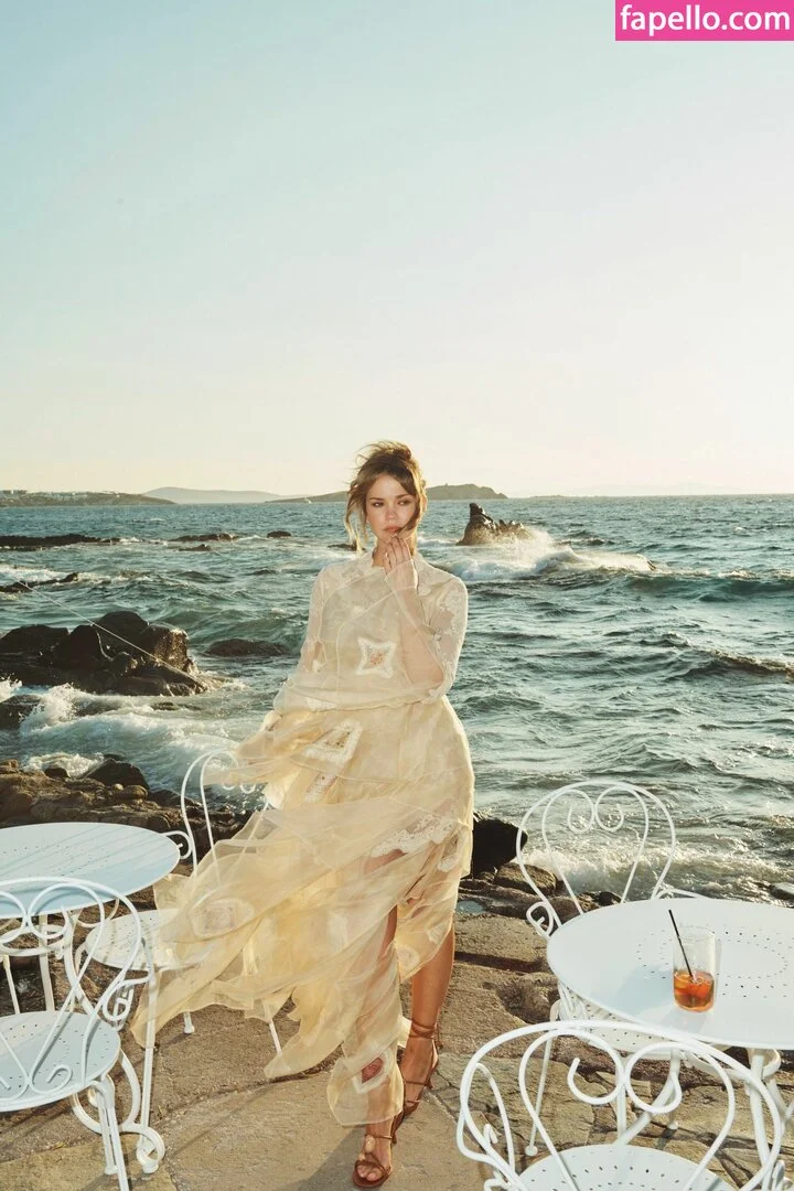 Maia Mitchell Onlyfans Photo Gallery 